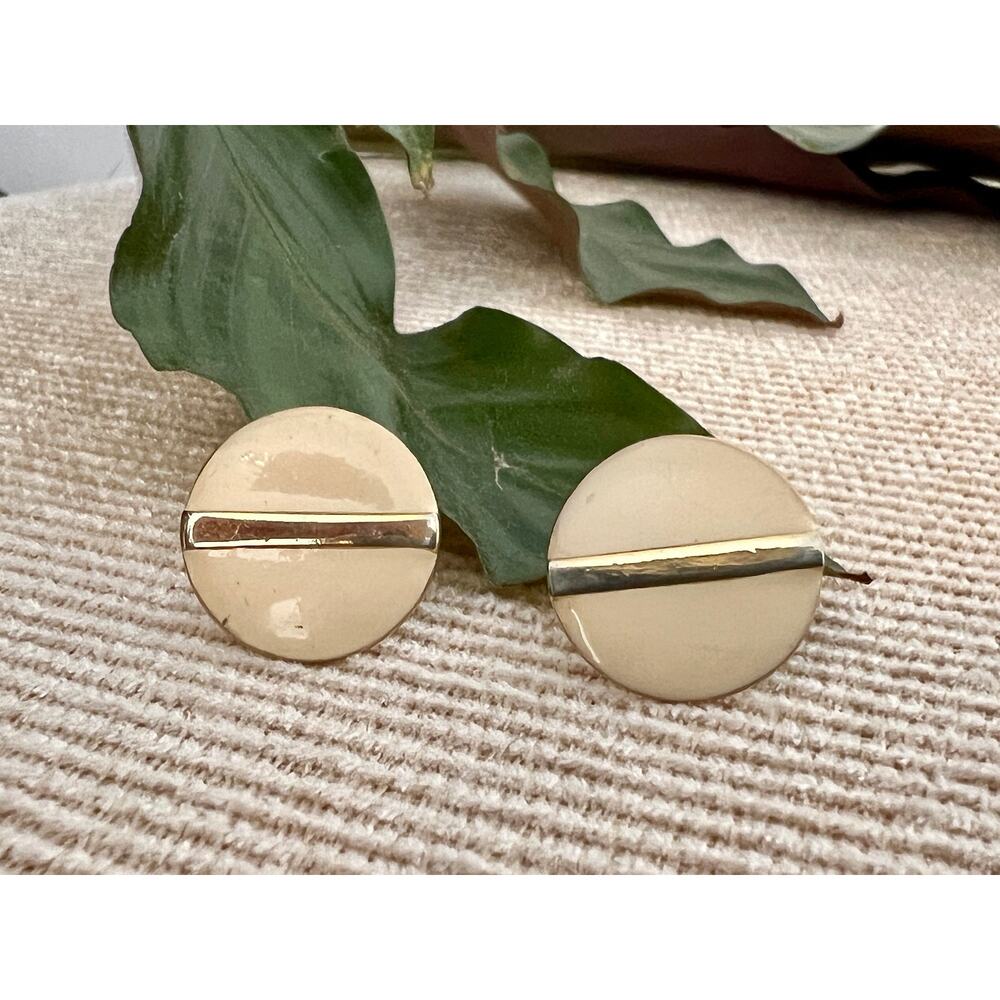 Vintage Gold & Beige Enamel Stud Earrings, Circle 90s Jewelry, Retro 80s - Picture 2 of 8